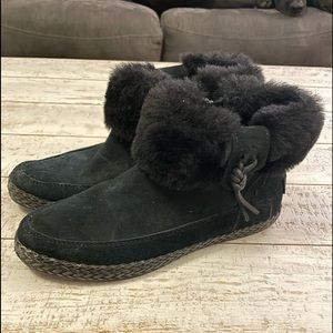 Ugg Elowen ankle bootie